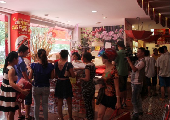 南方寢飾金秋狂歡節(jié)再次引爆溫州城