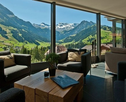 落地窗營(yíng)造獨(dú)特室內(nèi)光景