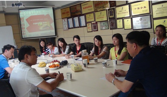 多喜愛家紡迎接市區(qū)黨建工作相關(guān)領(lǐng)導(dǎo)視察