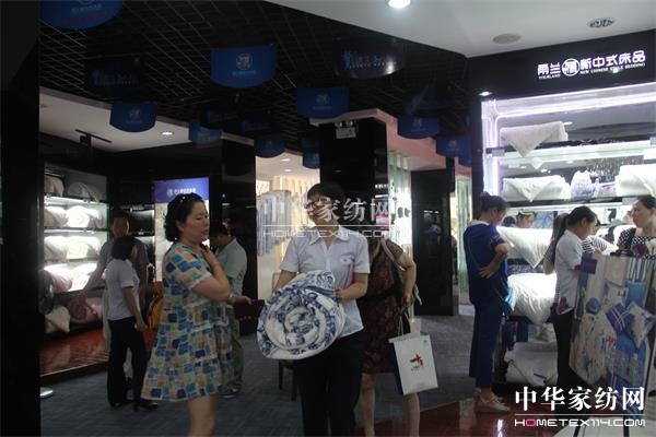 雨蘭訂貨會(huì)完美綻放 給生活一點(diǎn)詩(shī)意