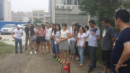 杉杉家紡:學(xué)習(xí)使用滅火器,加強(qiáng)防火意識(shí)