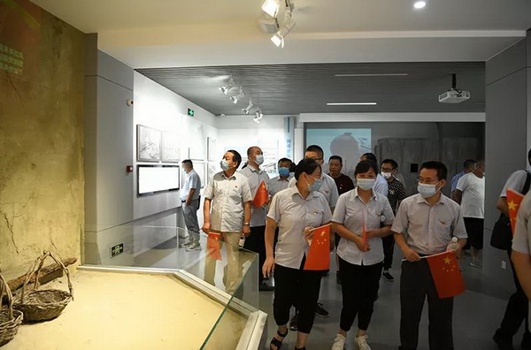 亞光黨委組織二批黨員、入黨積極分子赴焦裕祿紀念館參觀學(xué)習(xí)